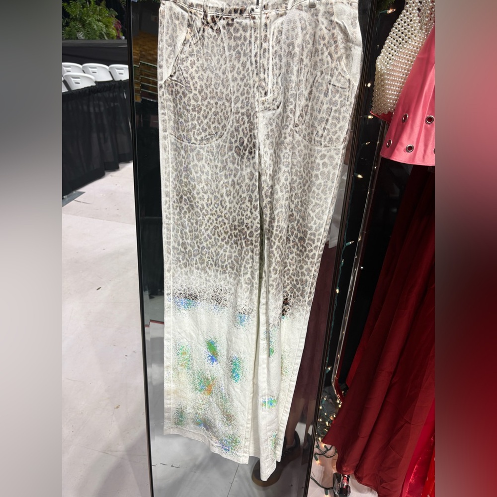 NWT Lili Collection Animal Print Pants with Sparkle. Size Medium.
